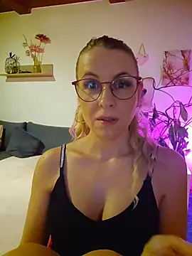 VanessaVoxx online show from 09/19/25, 05:24