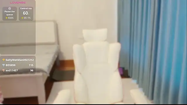 Snapshot of yiyi_3523 chatting on 02/25/26, 03:05 yiyi 3523 online show from 02/25/26, 03:05