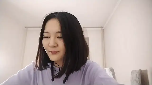 Lyndasilk online show from 10/28/25, 02:09