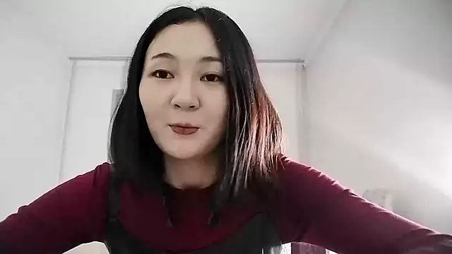 Lyndasilk online show from 11/15/25, 02:13