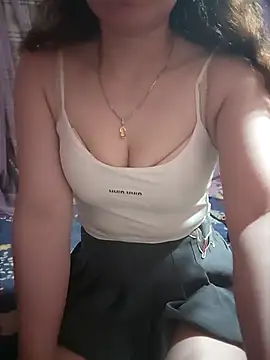 LeanaLy online show from 12/04/25, 02:04