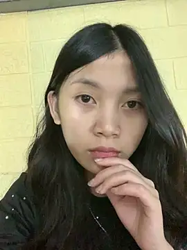 linh-lan1 online show from 10/18/25, 03:02