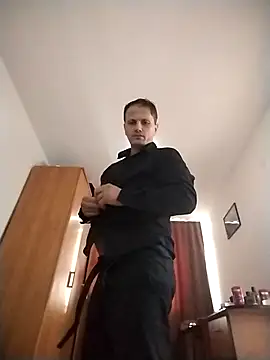 Snapshot of Iuliancatalin38 chatting on 10/12/25, 10:25 Iuliancatalin38 online show from 10/12/25, 10:25