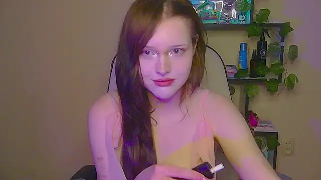 Snapshot of WickedBelle chatting on 10/24/25, 04:47 WickedBelle online show from 10/24/25, 04:47