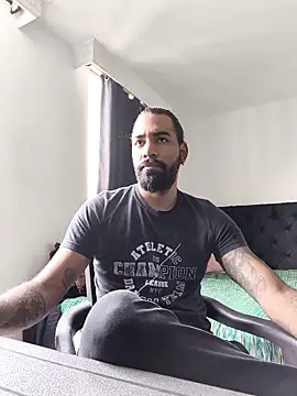 Snapshot of logan_arte_dance chatting on 10/12/25, 07:02 logan arte dance online show from 10/12/25, 07:02