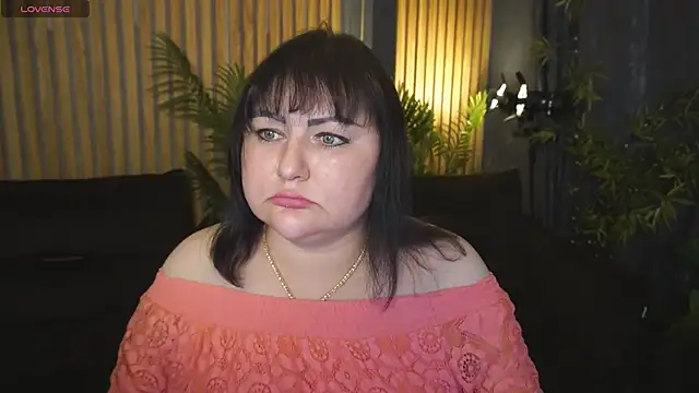 Snapshot of HotBellaB chatting on 10/14/25, 01:34 HotBellaB online show from 10/14/25, 01:34