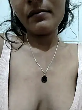 Snapshot of HOTTY_CUTI chatting on 10/30/25, 04:08 HOTTY CUTI online show from 10/30/25, 04:08