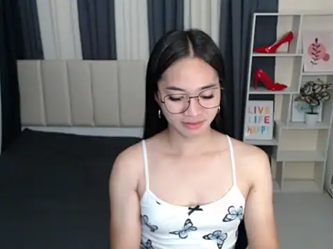 Snapshot of PetiteAsianMarian chatting on 10/20/25, 09:59 PetiteAsianMarian online show from 10/20/25, 09:59