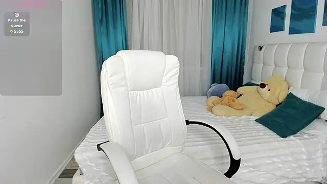 Angelie  Eyes online show from 11/26/25, 12:39