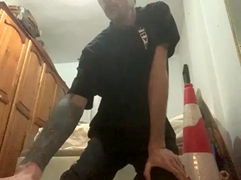 lucky1661 online show from 11/01/25, 02:35