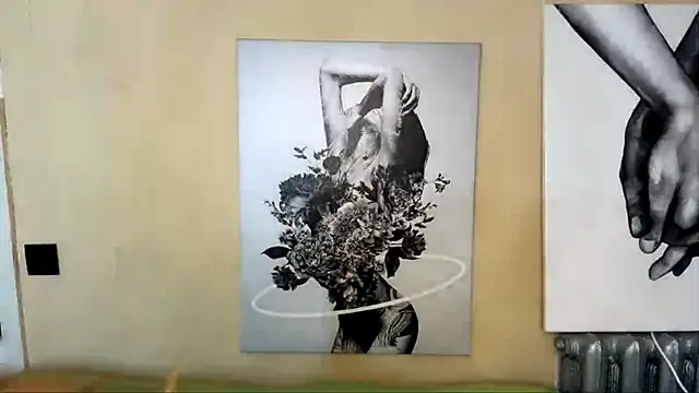 Snapshot of MichelleeeHot chatting on 10/19/25, 09:43 MichelleeeHot online show from 10/19/25, 09:43