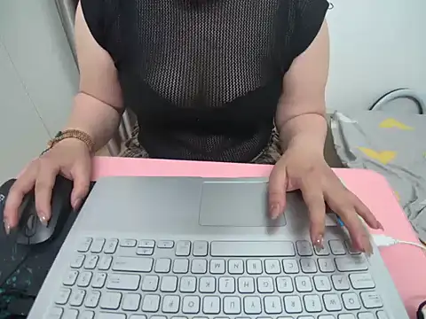 Hanna Mina online show from 01/14/26, 02:12