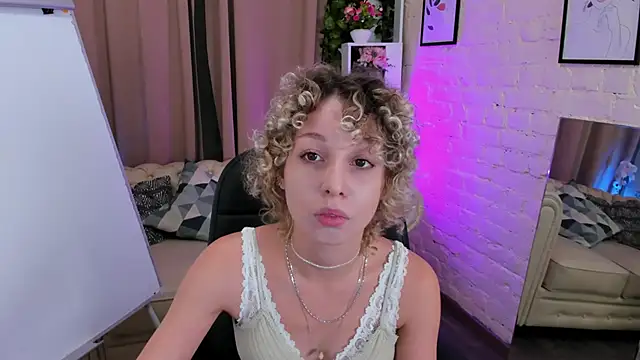 Snapshot of Mary_Wahlberg chatting on 10/24/25, 05:37 Mary Wahlberg online show from 10/24/25, 05:37