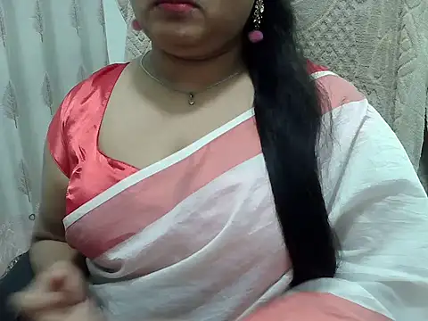 Snapshot of SexyRani2000 chatting on 05/17/26, 05:20 SexyRani2000 online show from 05/17/26, 05:20
