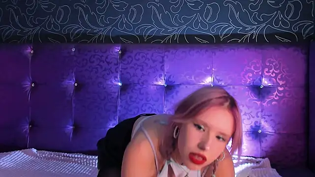 FaeRozellin online show from 10/22/25, 08:19