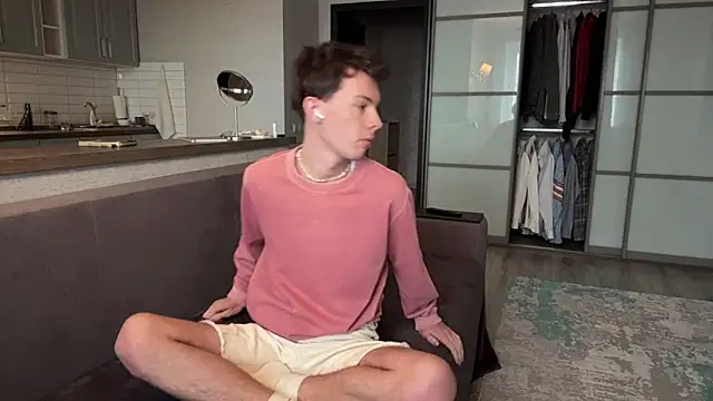 Jeremy1Scott online show from 11/08/25, 07:08