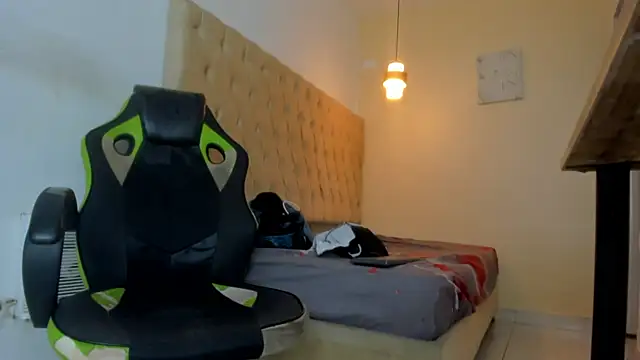 Hotblosson online show from 12/18/25, 01:28