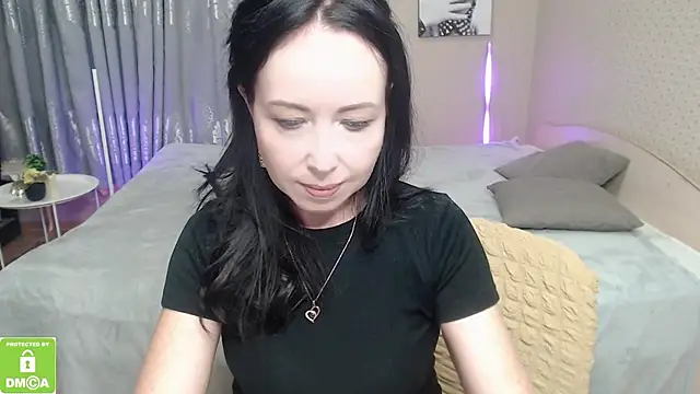 beautiful moon3 online show from 10/30/25, 12:50