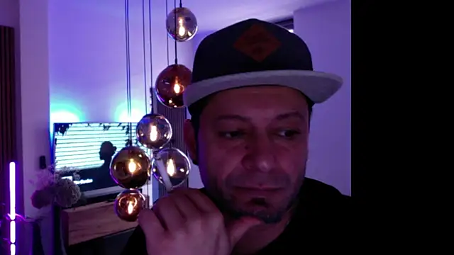 justtomas online show from 10/17/25, 09:23