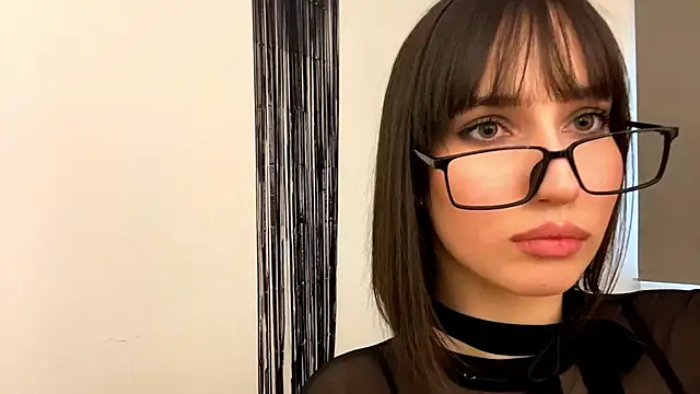 Snapshot of nikabloom chatting on 11/22/25, 11:20 nikabloom online show from 11/22/25, 11:20