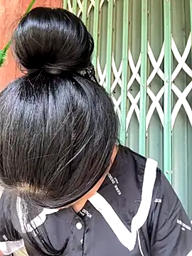 Linh-xxx online show from 10/15/25, 05:07