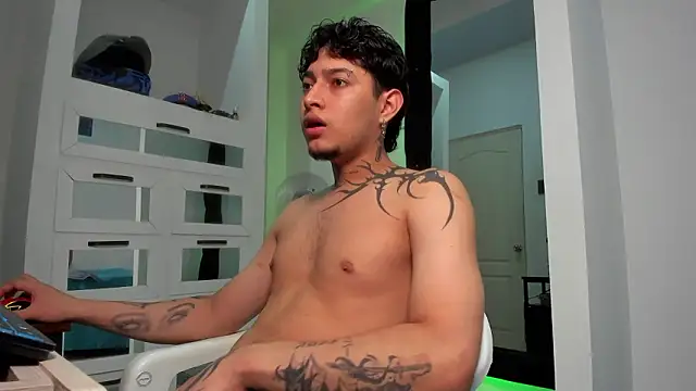 Sky Wild online show from 03/25/26, 03:56