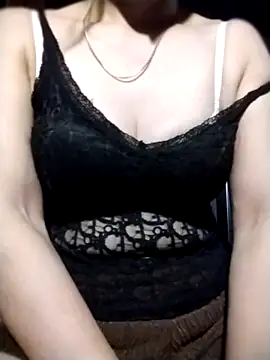 YiyinLy online show from 10/16/25, 08:54