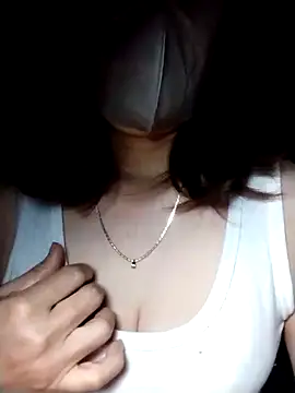 YiyinLy online show from 11/03/25, 08:43