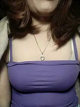 YiyinLy online show from 11/24/25, 07:24