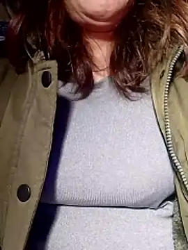 YiyinLy online show from 01/08/26, 08:55