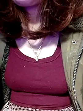 YiyinLy online show from 01/11/26, 09:09