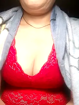 YiyinLy online show from 03/11/26, 09:21