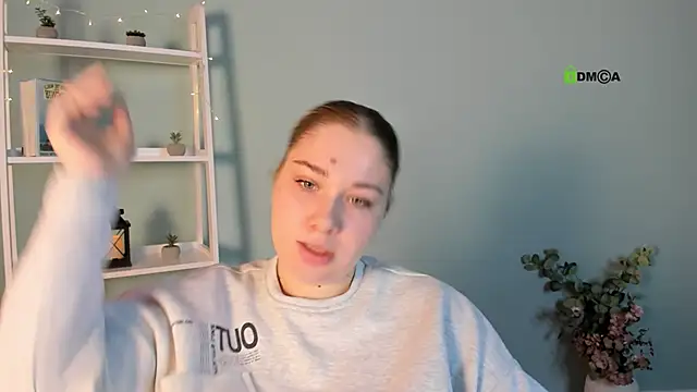 tereza moon online show from 10/24/25, 08:33