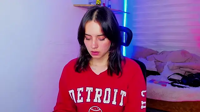 Emily Lindey online show from 10/17/25, 03:10