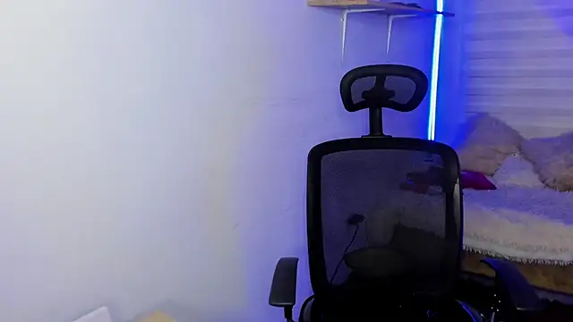 Emily Lindey online show from 10/31/25, 05:08