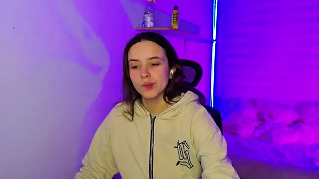 Emily Lindey online show from 11/22/25, 03:05