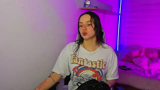 Emily Lindey online show from 11/26/25, 03:18