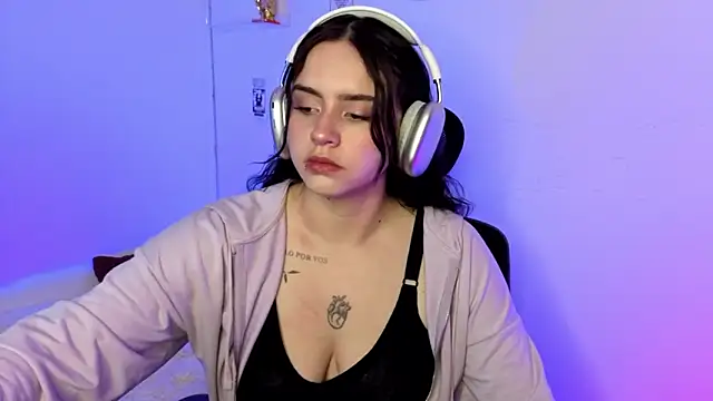 Emily Lindey online show from 02/15/26, 03:47