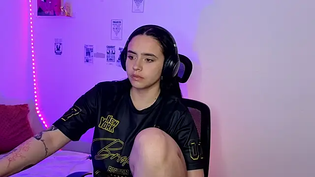 Emily Lindey online show from 04/06/26, 04:21