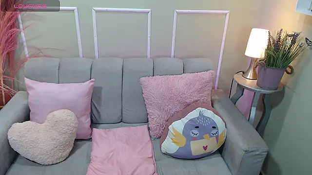 ZharaGag on u online show from 10/16/25, 12:17