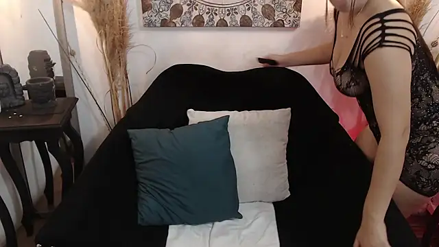 ZharaGag on u online show from 10/17/25, 12:08