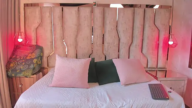 Snapshot of Black_barbie25 chatting on 10/16/25, 07:59 Black barbie25 online show from 10/16/25, 07:59