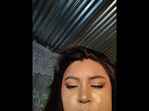 Snapshot of EliaStone05 chatting on 01/11/26, 04:39 EliaStone05 online show from 01/11/26, 04:39