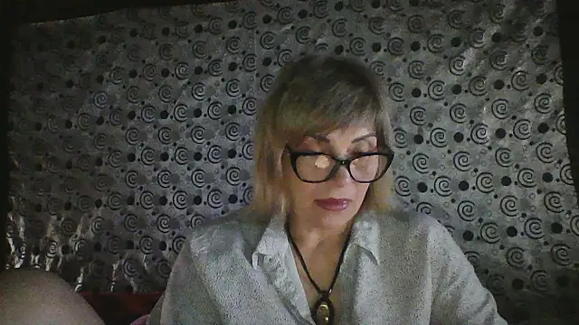 Lia Ray online show from 11/10/25, 07:57