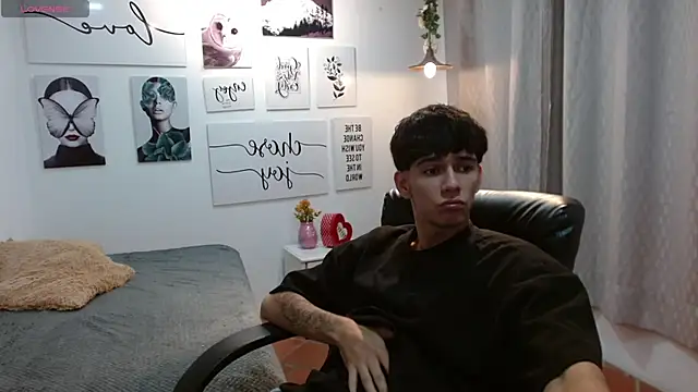 AmethystShadow17 online show from 10/24/25, 03:41