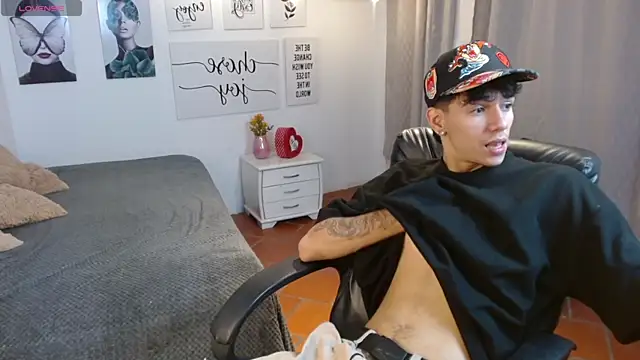 AmethystShadow17 online show from 11/05/25, 03:45