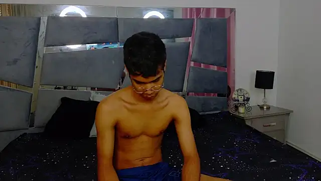 Desire4Duo online show from 11/28/25, 01:25