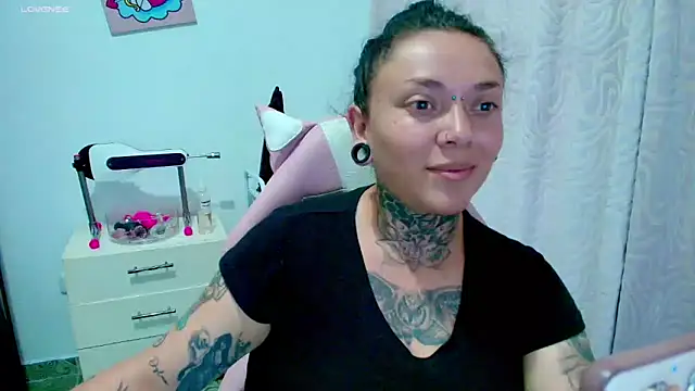 Elisce cloudd online show from 02/17/26, 03:14