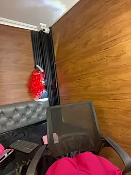 Yvonny27 online show from 02/09/26, 11:47