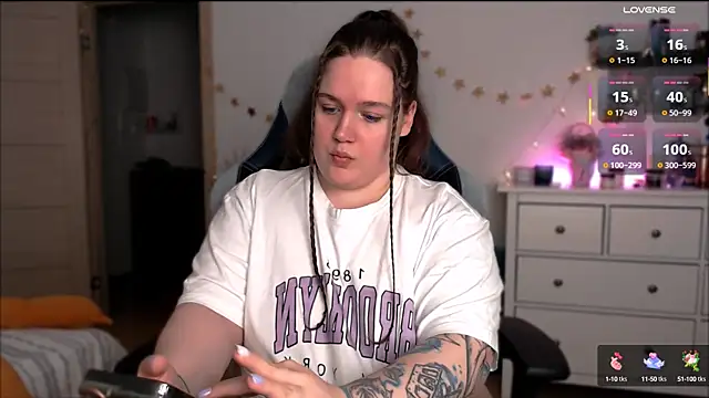 Snapshot of SummerTina chatting on 02/24/25, 03:31 SummerTina online show from 02/24/25, 03:31